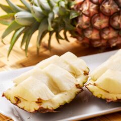 南国の果物と言ったらパイナップル!!国産のピーチパインを入荷しました♪